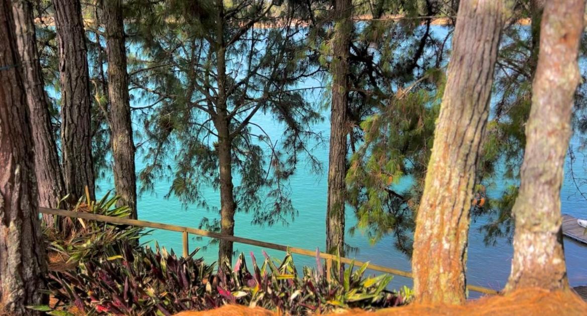 Гостевой дом El Trebol Гуатапе Экстерьер фото